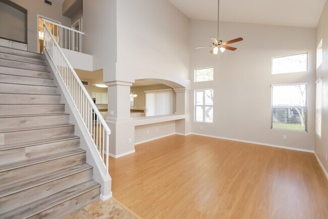 Foto del edificio - 1366 E Vaughn Ave