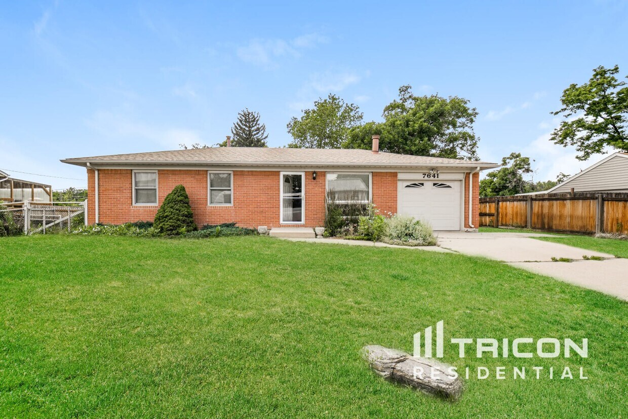 Foto principal - 7641 Teller St