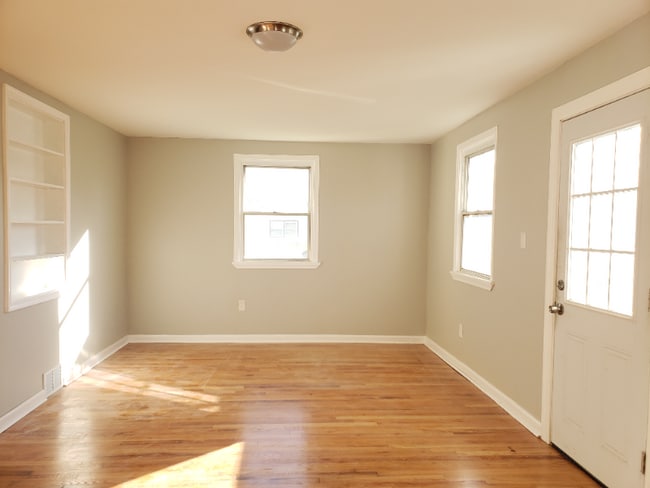 Building Photo - 701 Hillside Ave