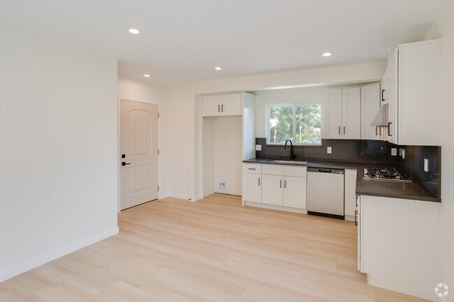 2 habitaciones, 1 baño - 632 pies cuadrados - Sala de estar - 8601 Delco Ave