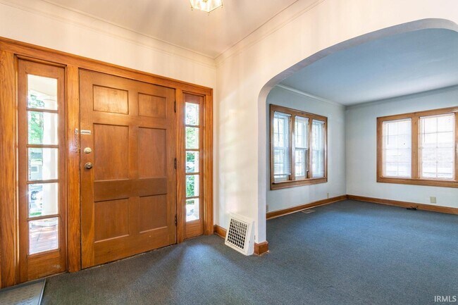 Foto del edificio - 219 E 8th St