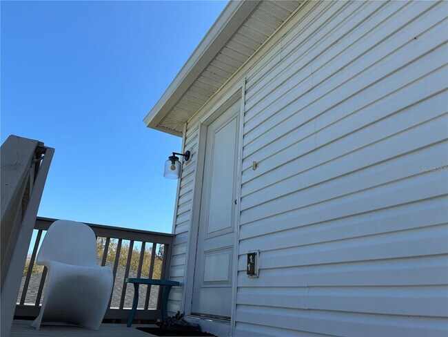 Building Photo - 2651 Bayside Dr S