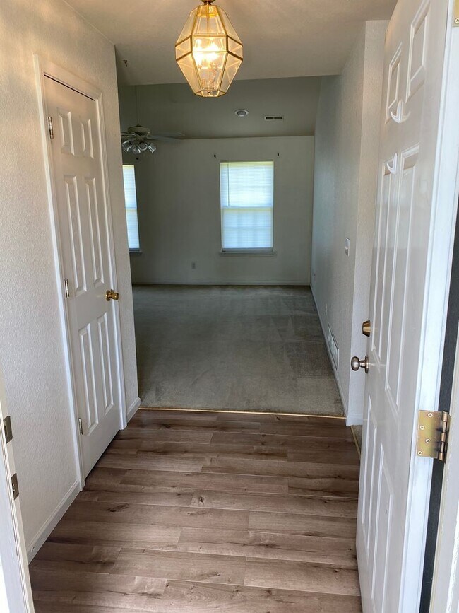 Foto del edificio - 3 bedroom/2 bathroom single family home!  ...