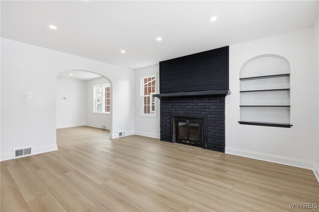 Building Photo - 219 Louvaine Dr