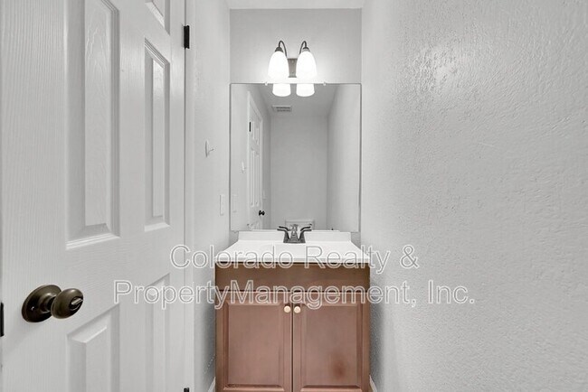 Building Photo - 6821 Bobtail Dr
