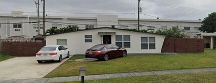 Building Photo - 1212 E River Dr