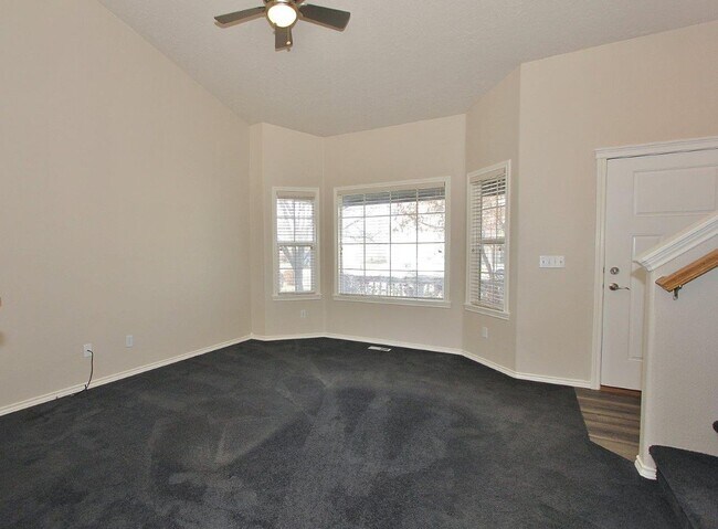 Building Photo - Clean home in Quiet Neighborhood