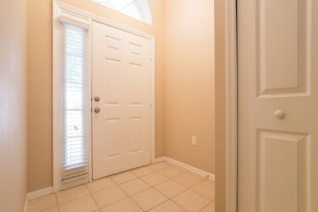 Foto del edificio - 125 Sterling Pine St