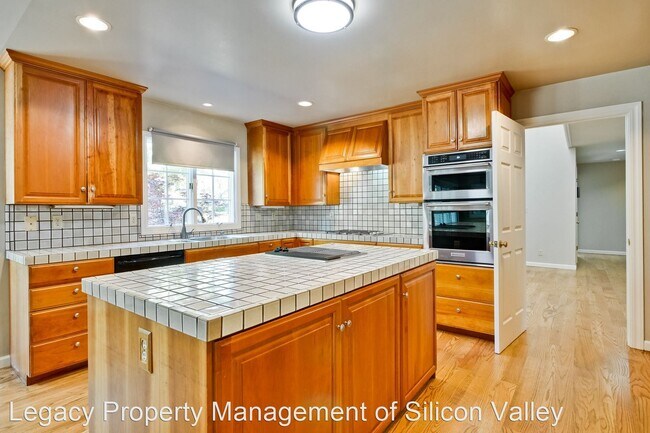 Building Photo - 5 br, 5 bath House - 515 Santa Rita Ave