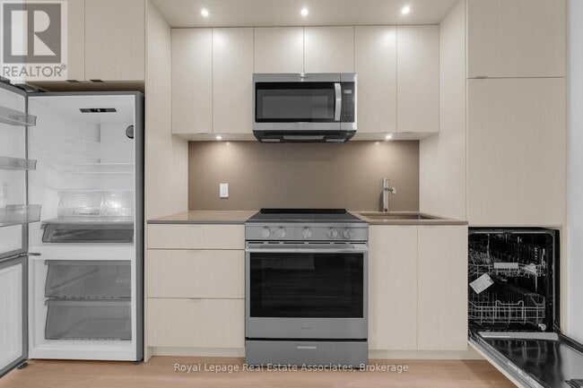 Building Photo - 60 Central Park Roadway