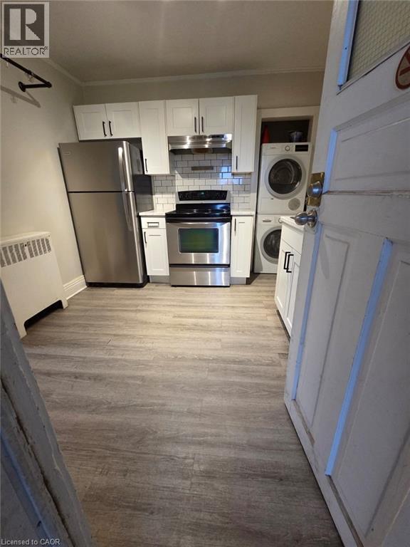 Photo du bâtiment - 298 Emerald St N