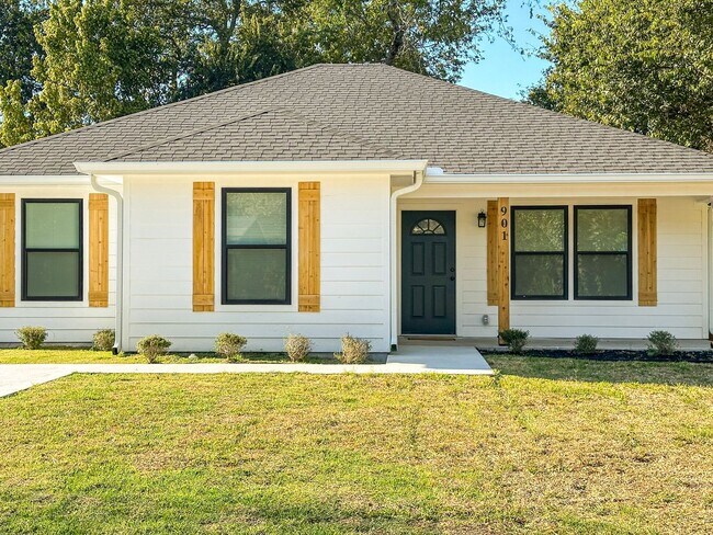 Building Photo - *NEW CONSTRUCTION* 3-Bedroom 2-Bathroom Ho...