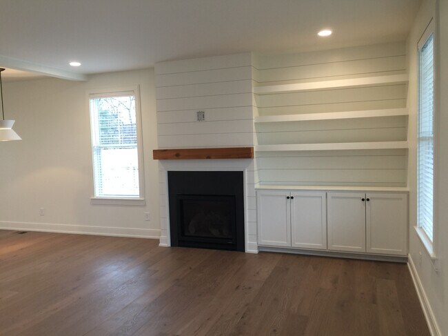 Foto del edificio - 1207 Sweetbriar Ave