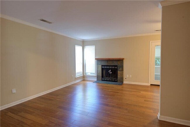 Building Photo - 735 Country Manor Way
