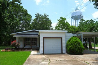 Building Photo - 302 Circle Way St