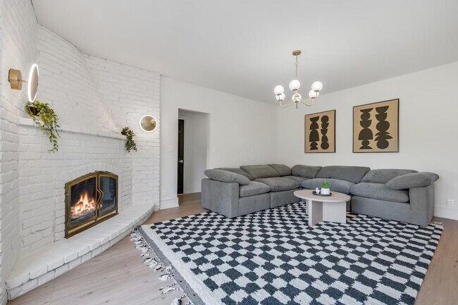 Building Photo - 13 Hickory Ave