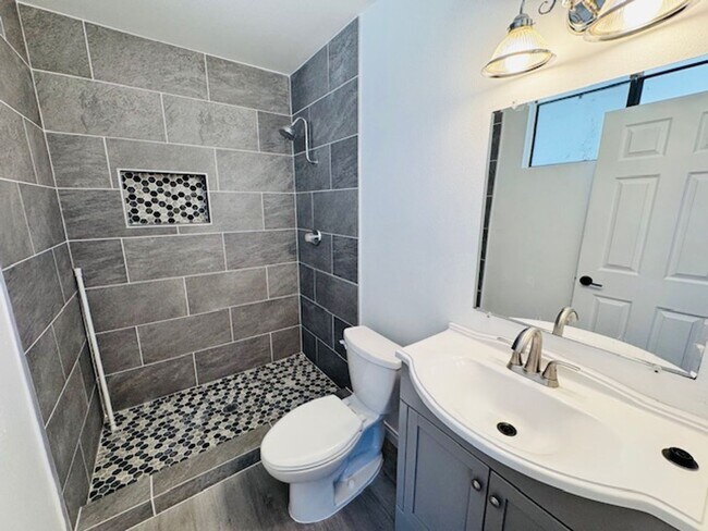 Foto del edificio - Westside Remodeled 3+2