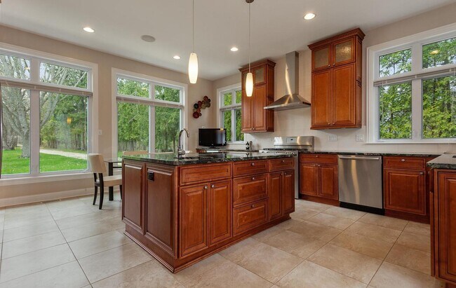 Foto del edificio - 598 Lake Shore Rd