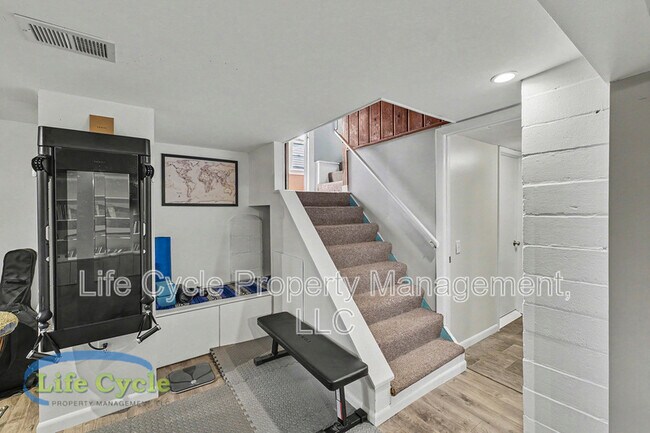 Foto del edificio - 2052 Collingwood Ave SW