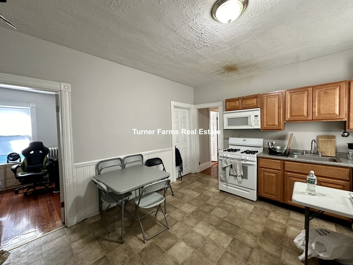 Foto principal - 151 E Cottage St