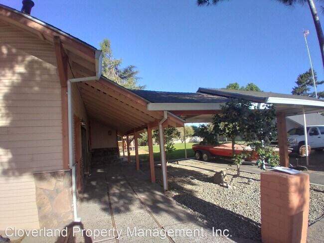 Foto del edificio - 4 br, 3 bath House - 8016 N. Winton Way