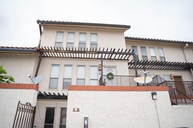 Foto del edificio - 101 W Del Mar Blvd