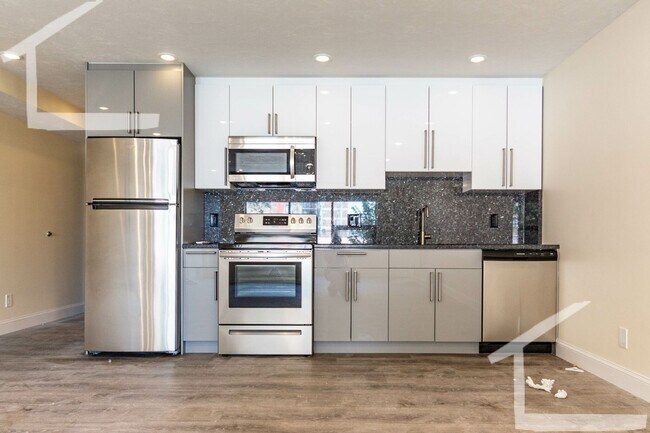 Building Photo - Spacious 1-Bedroom with Patio & Modern Fin...