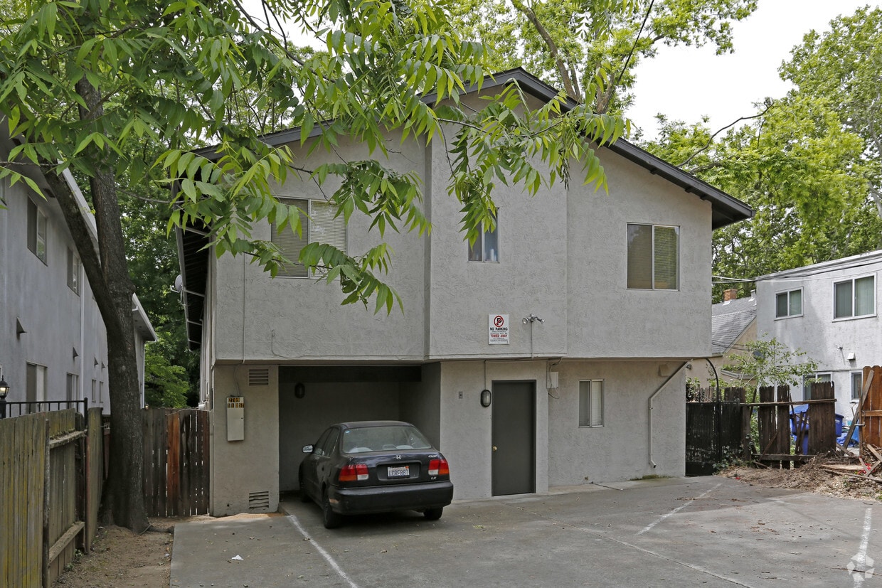 Building Photo - 2709 D St