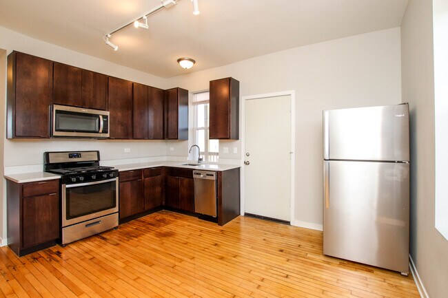 Building Photo - 3644 W Diversey Ave