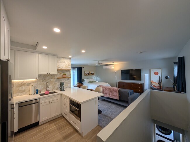 Foto del edificio - 8274 Beaver Lake Dr