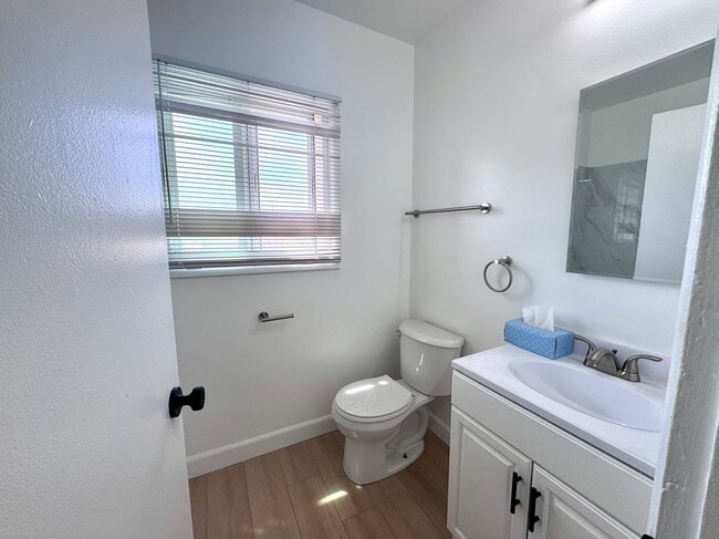 Building Photo - 2504 W 85th St