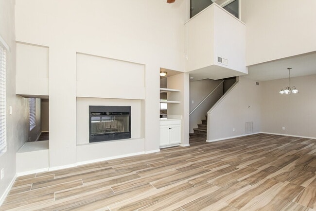 Building Photo - 4546 E Villa Theresa Dr
