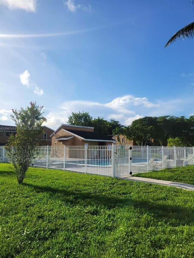 Building Photo - 8075 NW 71st Ct