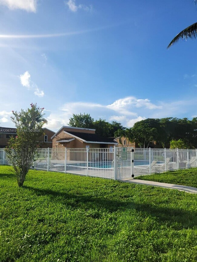 Foto del edificio - 8075 NW 71st Ct