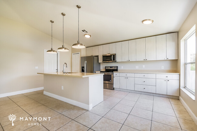 Building Photo - 1510 Coronet Dr