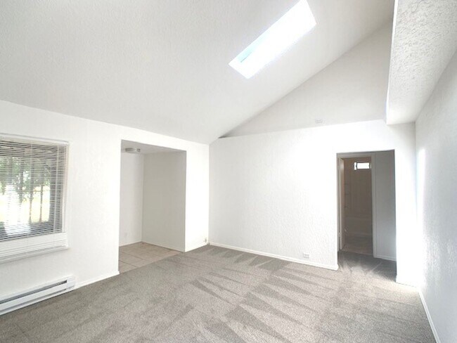 Foto del edificio - Available Mid January