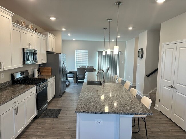 Building Photo - Plantation Lakes! Beautiful -Unfurnished e...