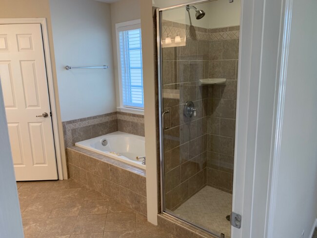 Foto del edificio - 111 Chestnut Ln