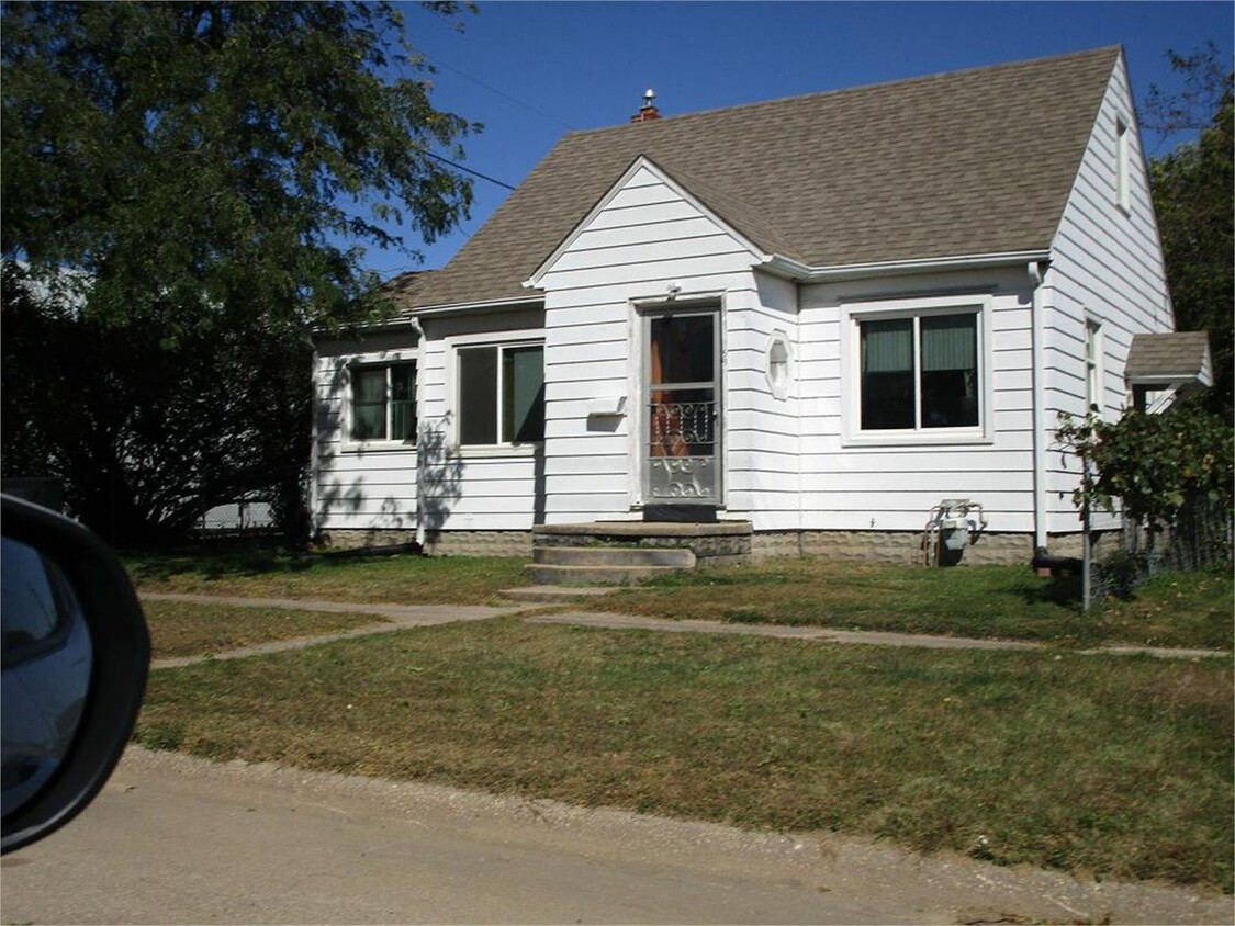 Primary Photo - Remodel 2 bedroom 1 bath single garage