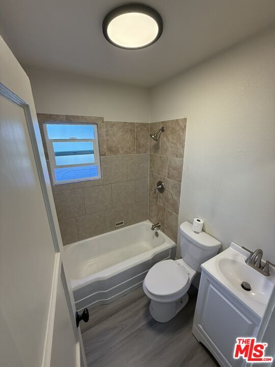 Foto del edificio - 5242 Mccallum Ave