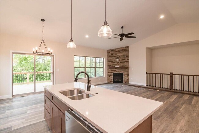 Foto del edificio - 200 Smola Woods Ct