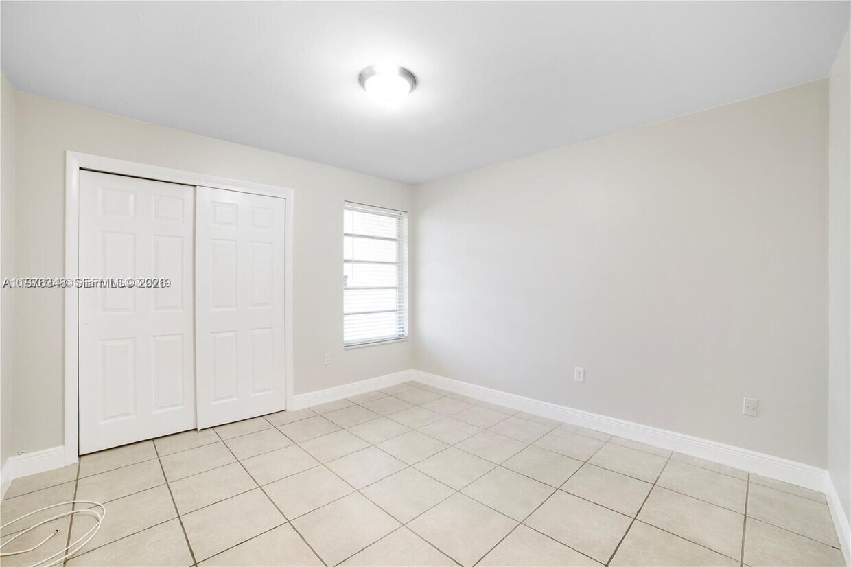 Foto del edificio - 13726 Kendale Lakes Dr