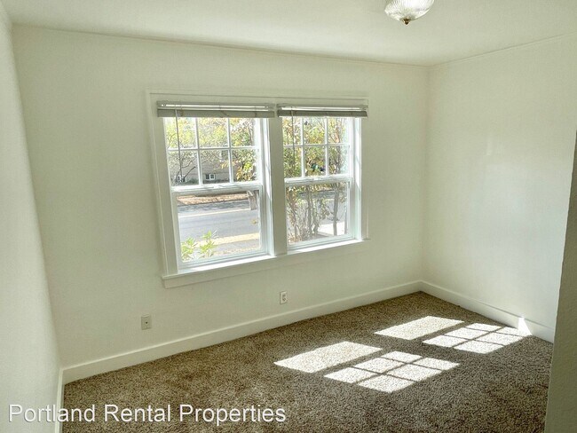 Building Photo - 3 br, 1 bath House - 3739 NE Fremont St