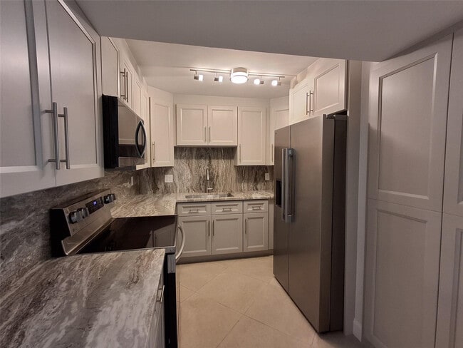 Foto del edificio - 8763 Shadow Wood Blvd