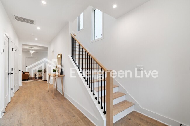 Foto del edificio - 129 Leggo Ave