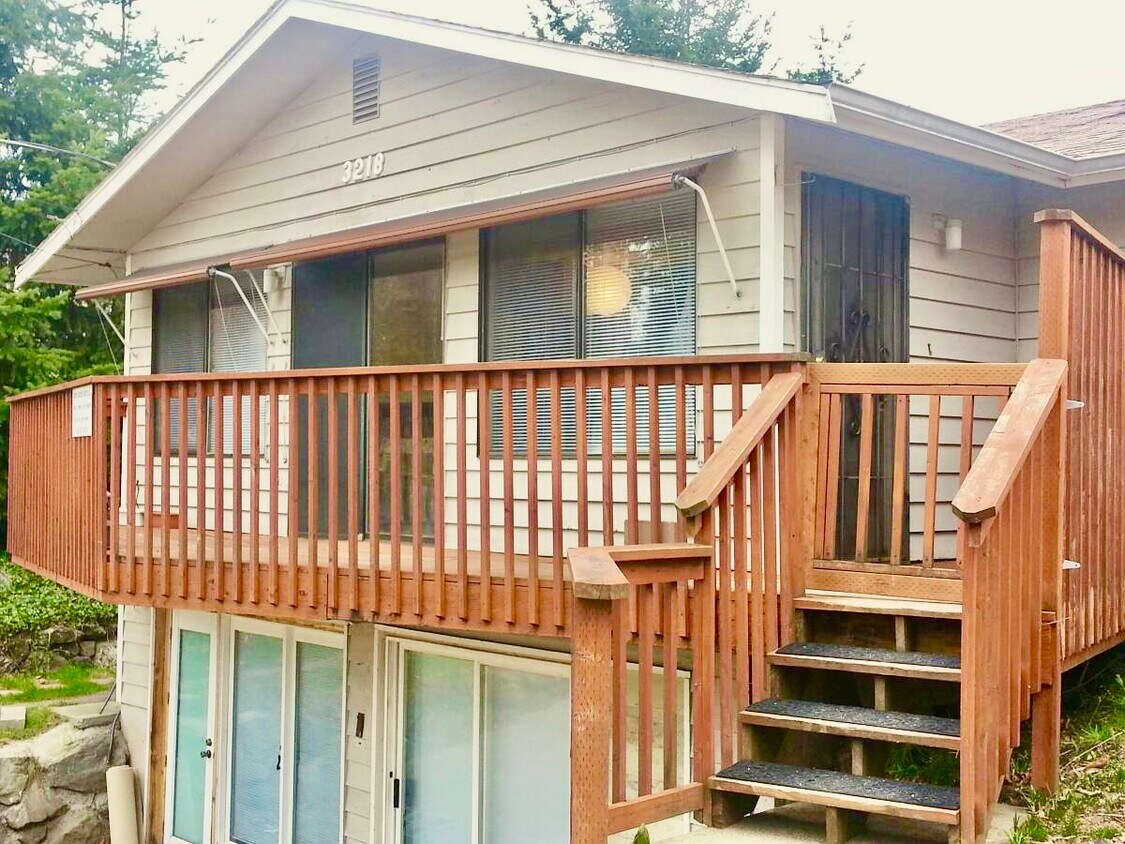 Primary Photo - 3218 Pine Rd