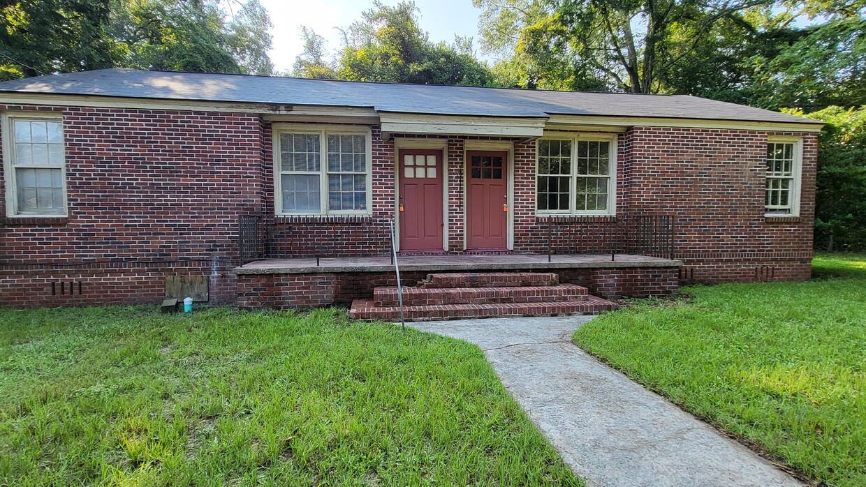 Foto principal - Two Bedroom Apt For Rent in Sumter SC! Two...