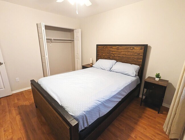 Room - 3335 Breckenridge Ct