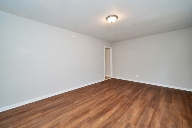 Foto del edificio - 3407 Maple St NE