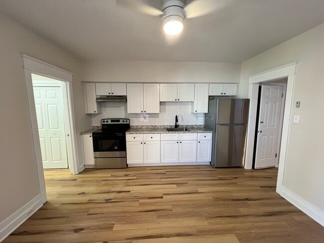 Unti 1 Kitchen - 1064 Queen St